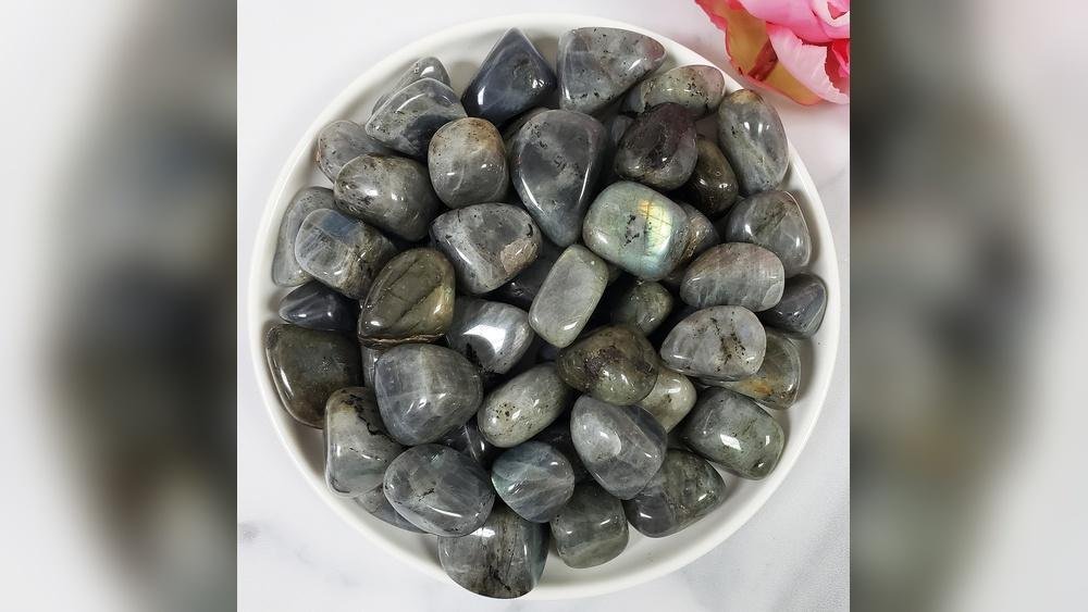 Labradorite: Stunning Gemstone Benefits & Mystical Powers Revealed