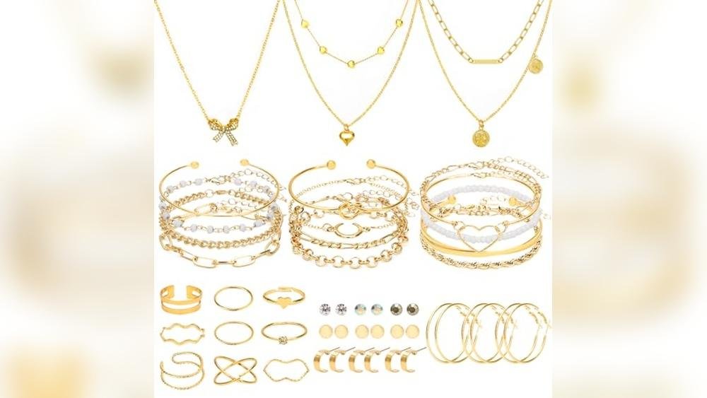 Jewelry Trends: Stunning Gold Sets and Elegant Statement Pieces